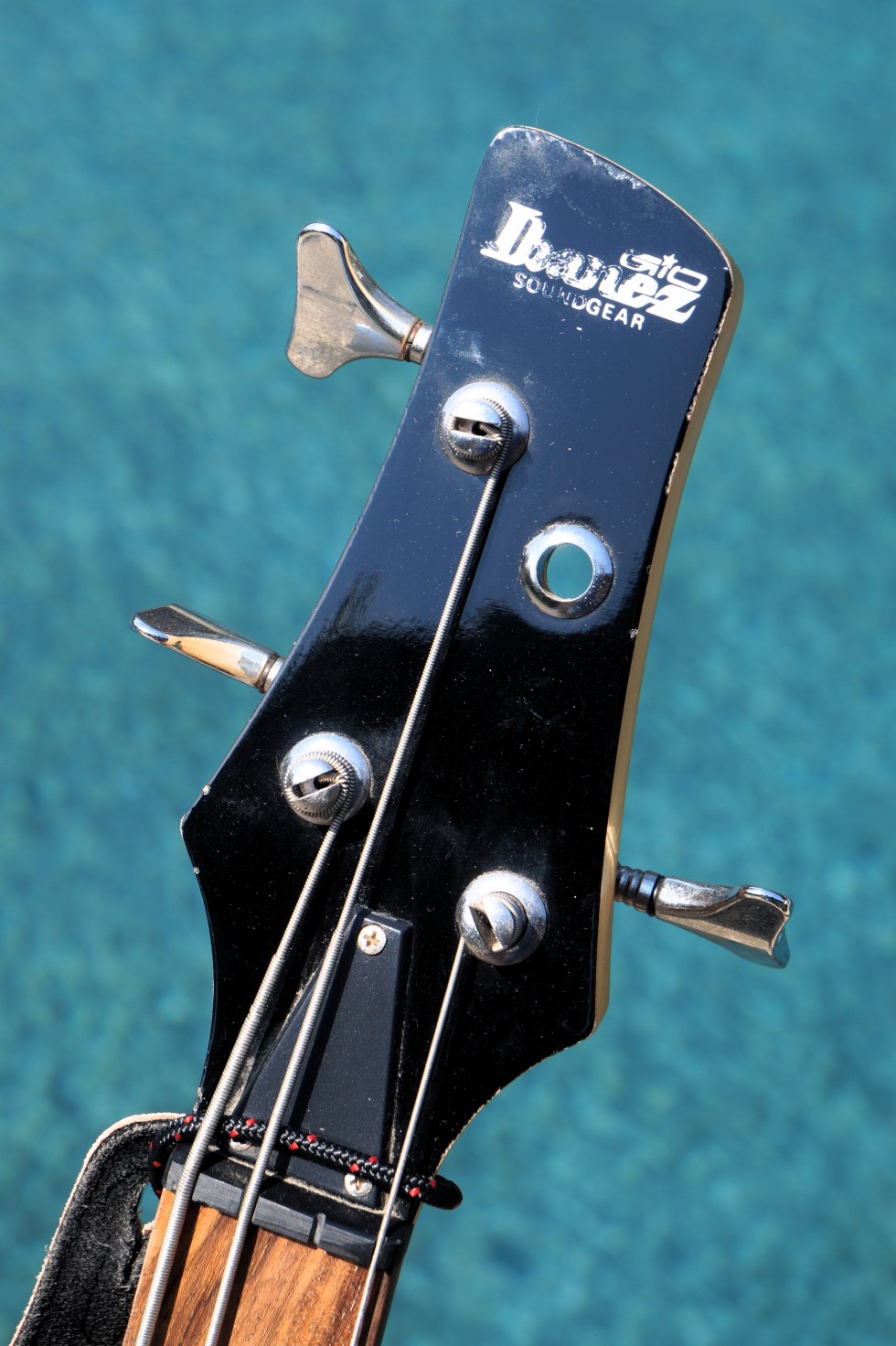 ibenez_4-string_bfor-cls