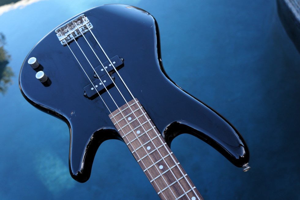 ibenez_4-string_pool