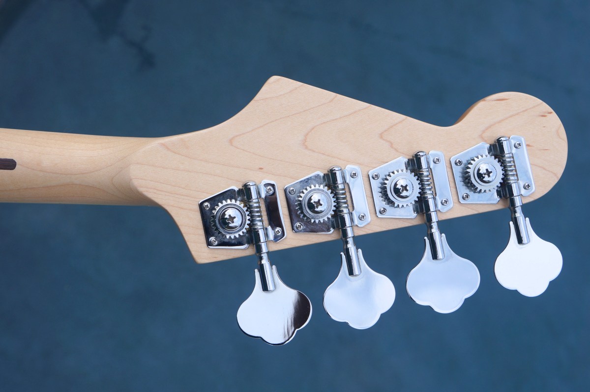 Behringer Bass Part III: Machine Heads Reinstalled | todgermanica.com